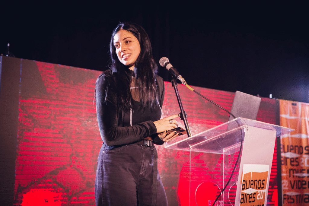 Lista completa de videos ganadores en Los Premios BAMV Fest 2022 - Frame still del videoclip