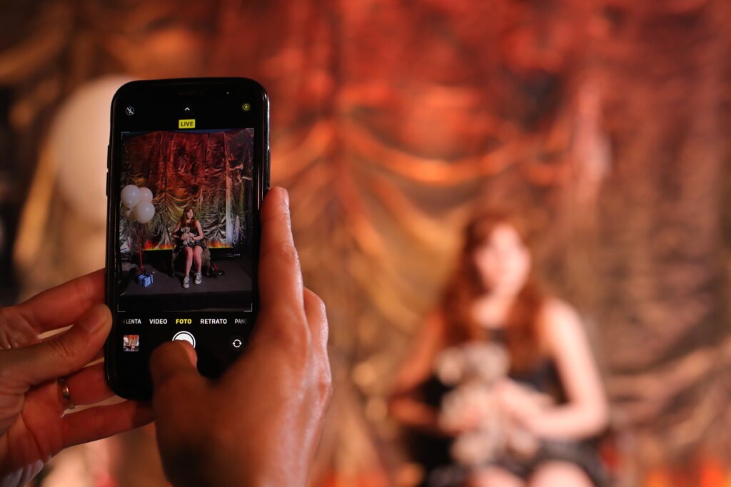 El universo visual de “Por cesárea” de Dillom - Frame still del videoclip