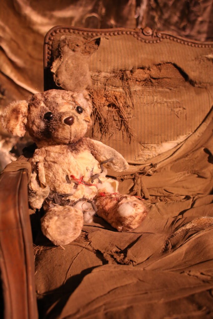 El universo visual de “Por cesárea” de Dillom - Frame still del videoclip