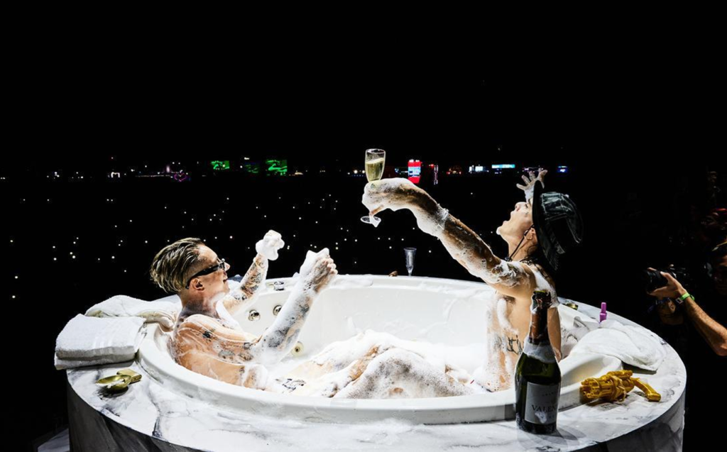 Insights - Frame still del videoclip