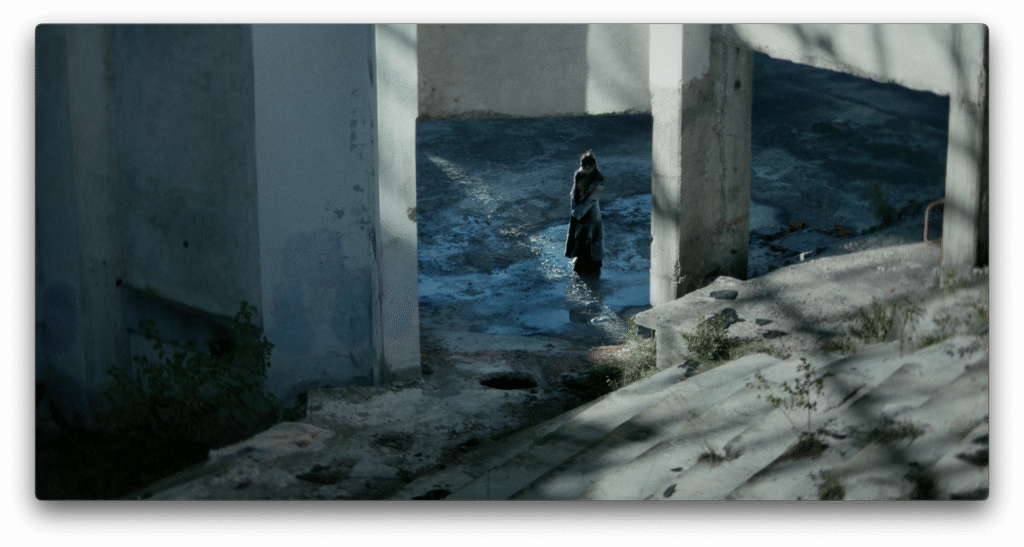 Un viaje hacia la transformación con “Azul” de Ambik - Frame still del videoclip