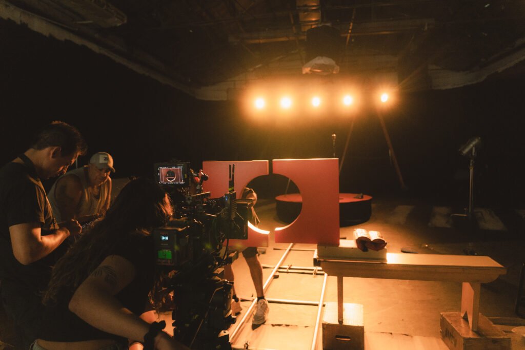 La vuelta a la década de los 70s con Ainda - Frame still del videoclip