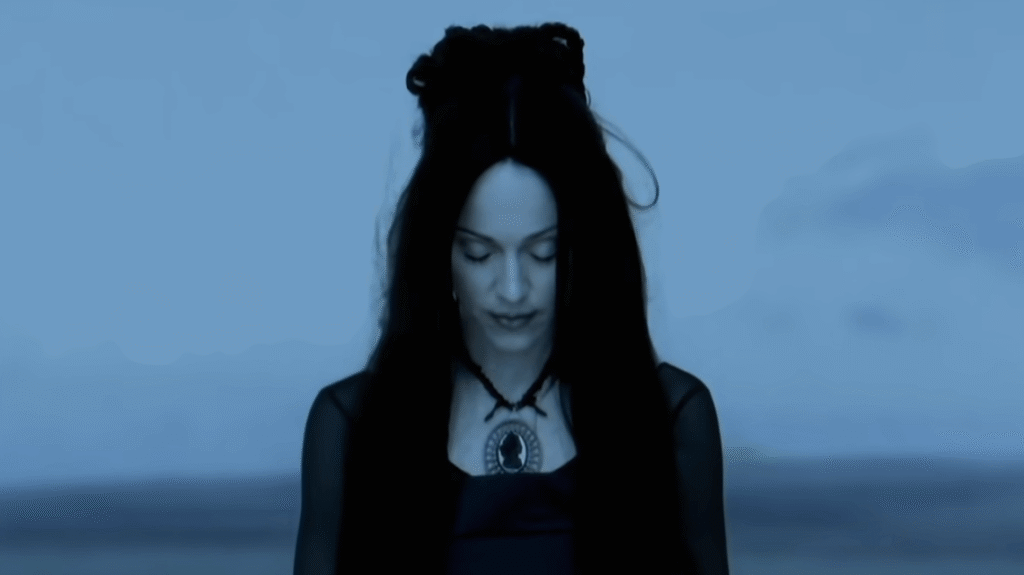 Insights - Frame still del videoclip