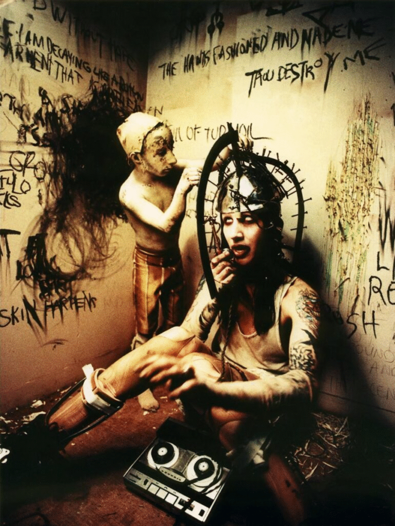 Insights - Frame still del videoclip