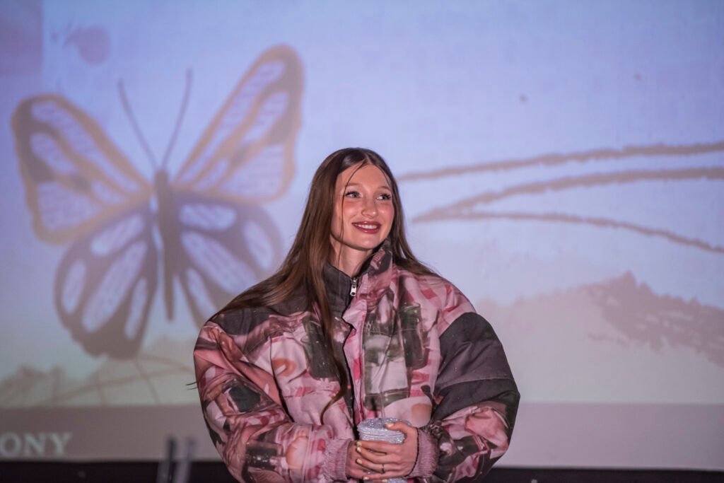 Yami Safdie y Orne Devir exploran el proceso creativo del videoclip en la FADU - Frame still del videoclip