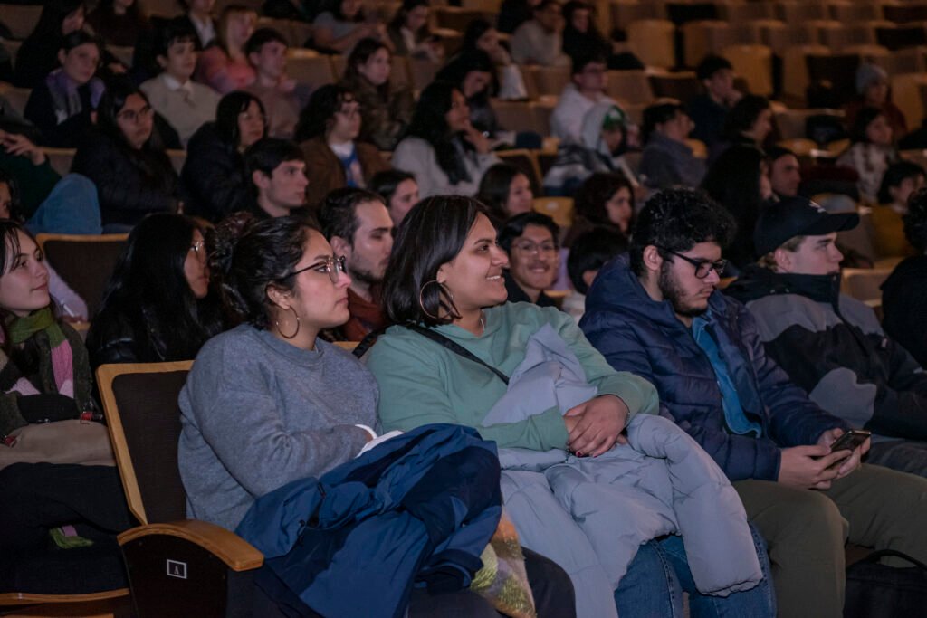 Yami Safdie y Orne Devir exploran el proceso creativo del videoclip en la FADU - Frame still del videoclip