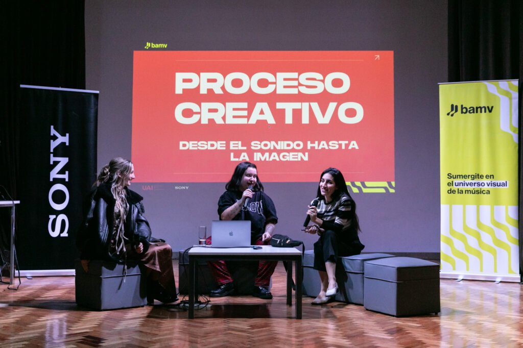 Insights - Frame still del videoclip