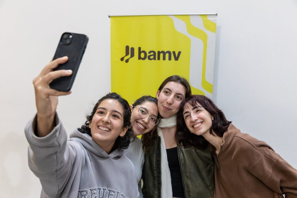 Insights - Frame still del videoclip