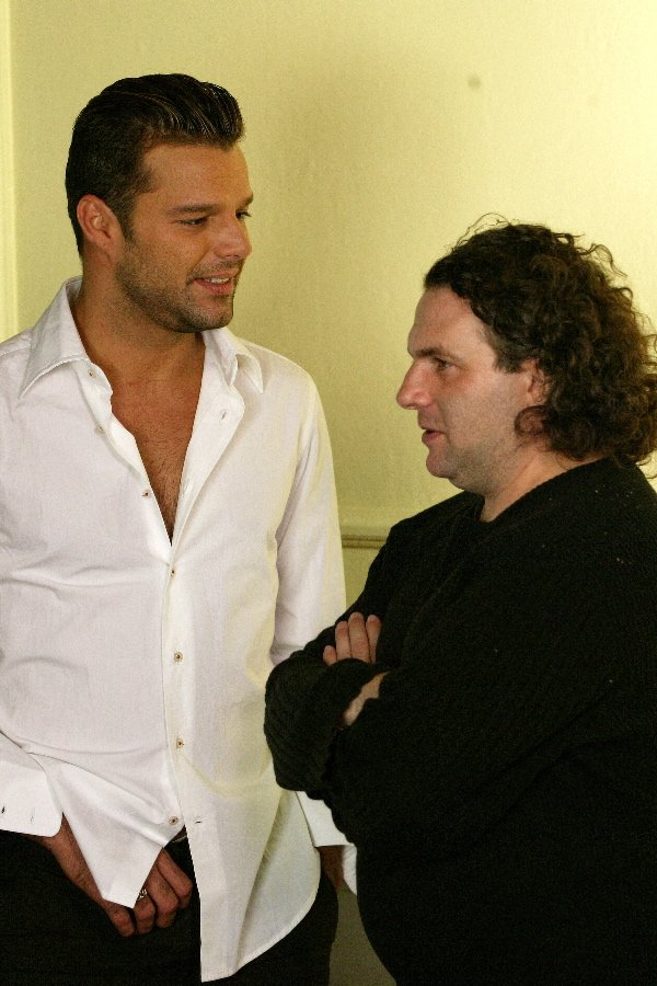 La visión del director Gustavo A. Garzón en la estética de la música latina - Frame still del videoclip